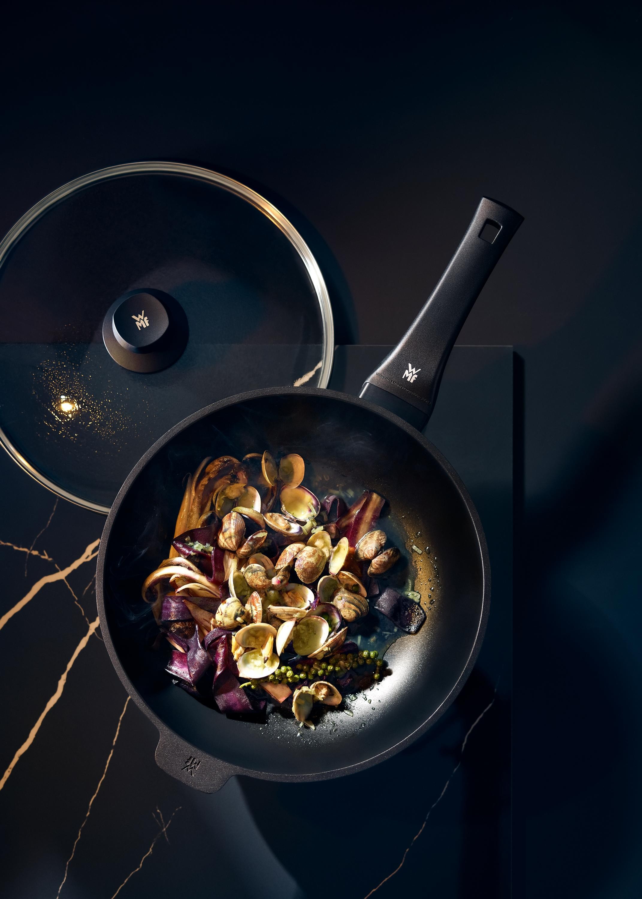 WMF PermaDur Premium Wok mit Glasdeckel, 30 cm