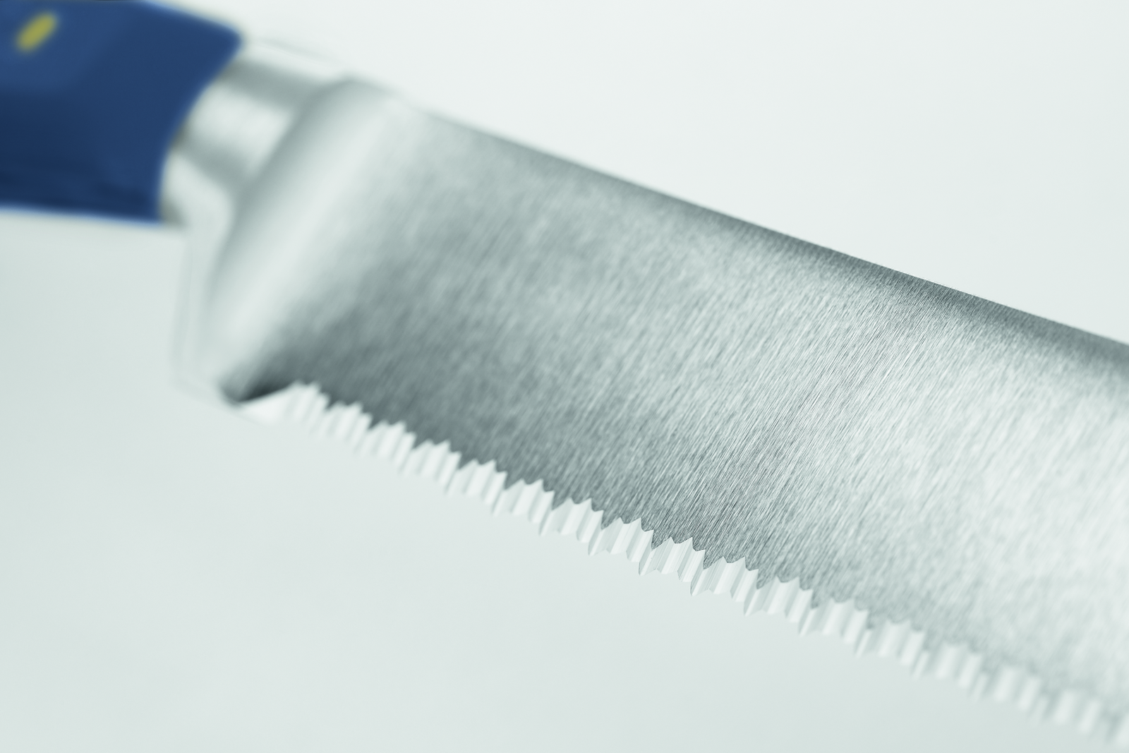Wüsthof Classic Brotmesser mit Präzisions-Doppelwelle 23 cm