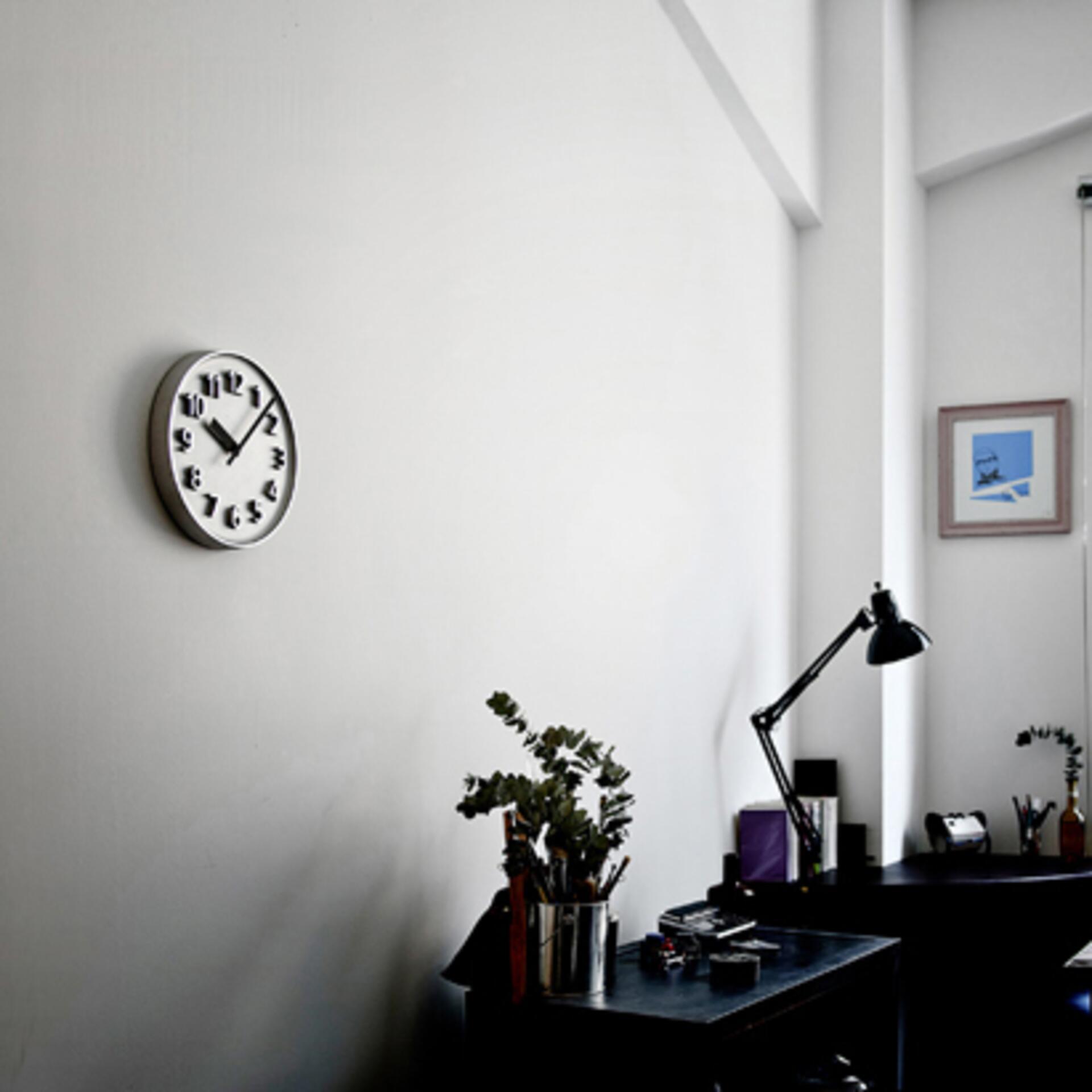 Lemnos Founder Clock Designuhr Aluminium