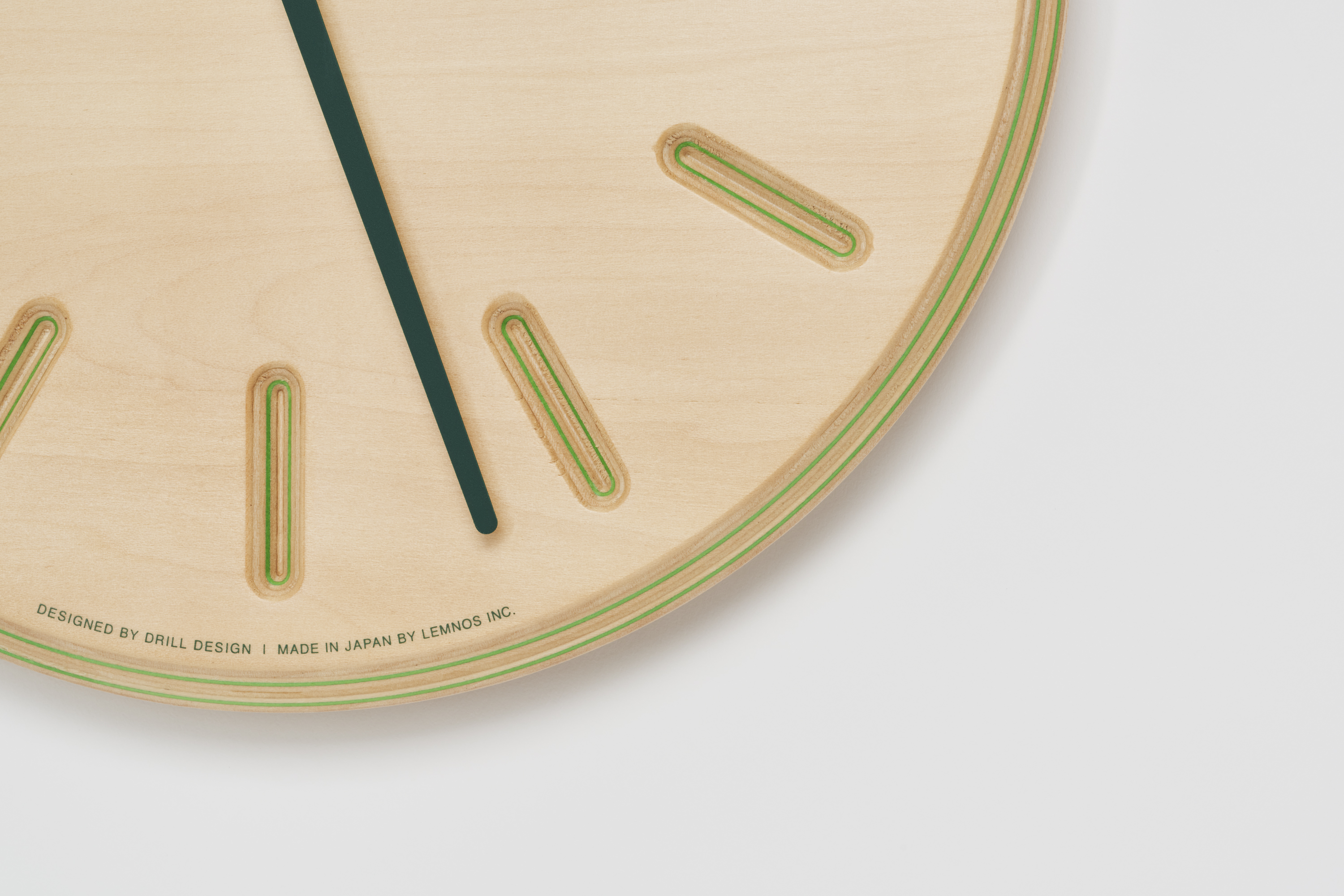 Lemnos Wanduhr Paper-Wood CLOCK line / green