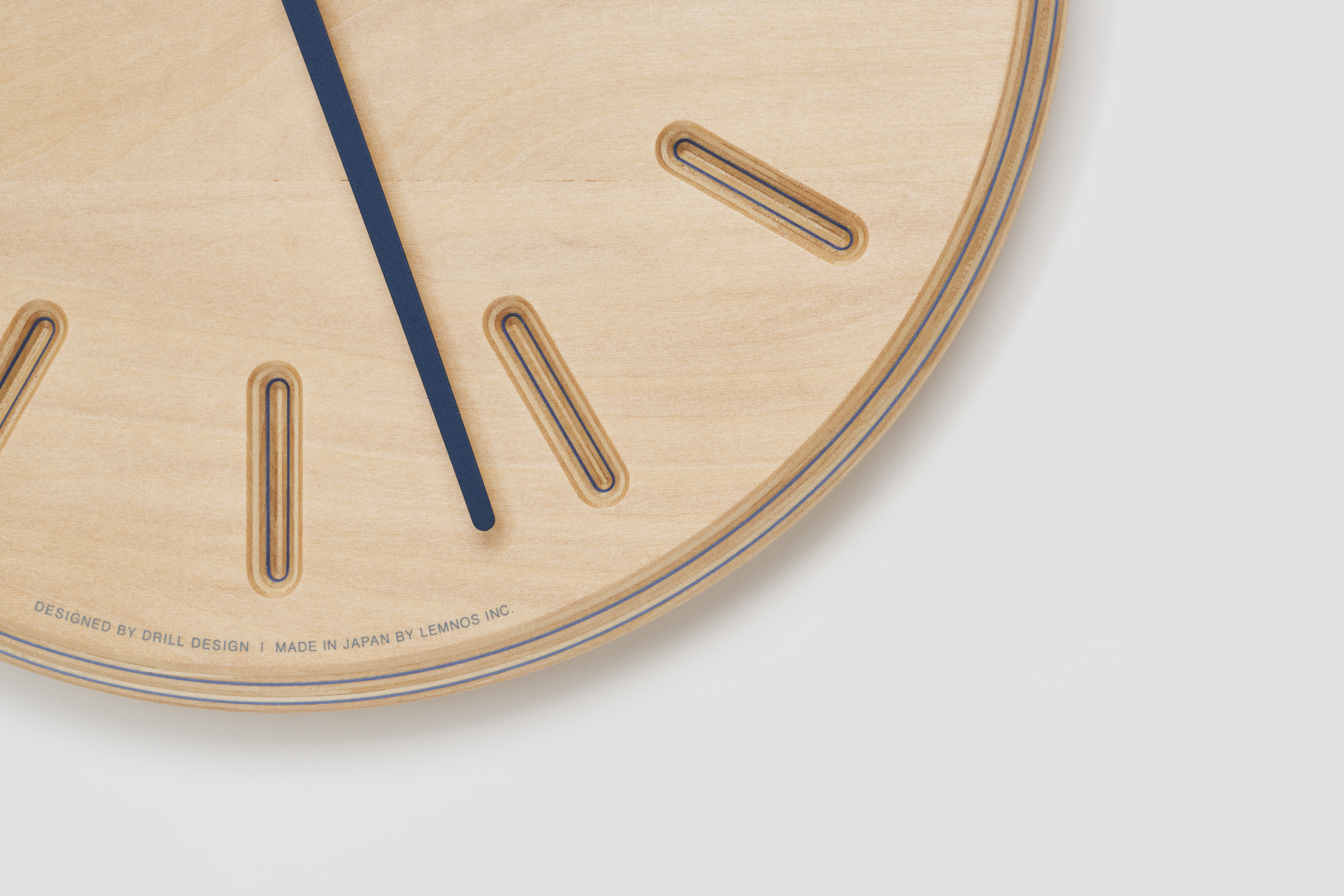 Lemnos Wanduhr Paper-Wood CLOCK line / navy