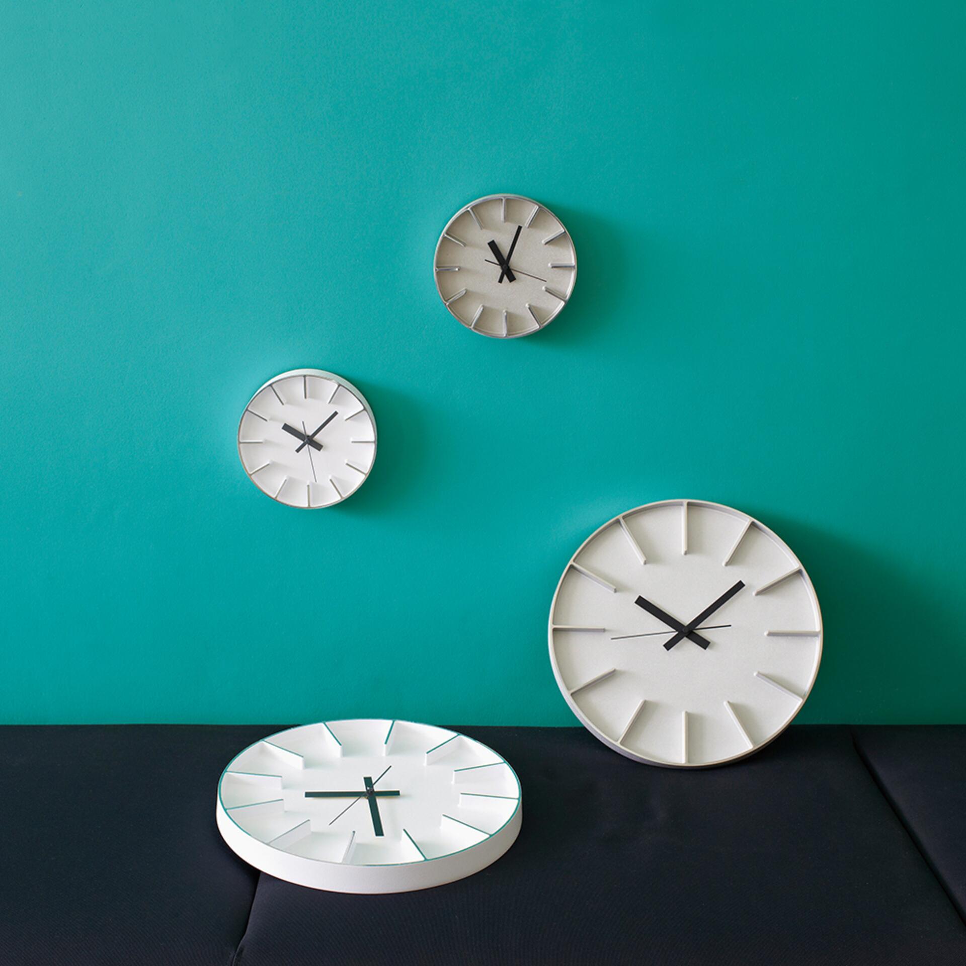 Lemnos Edge Clock Designuhr Klein Aluminium