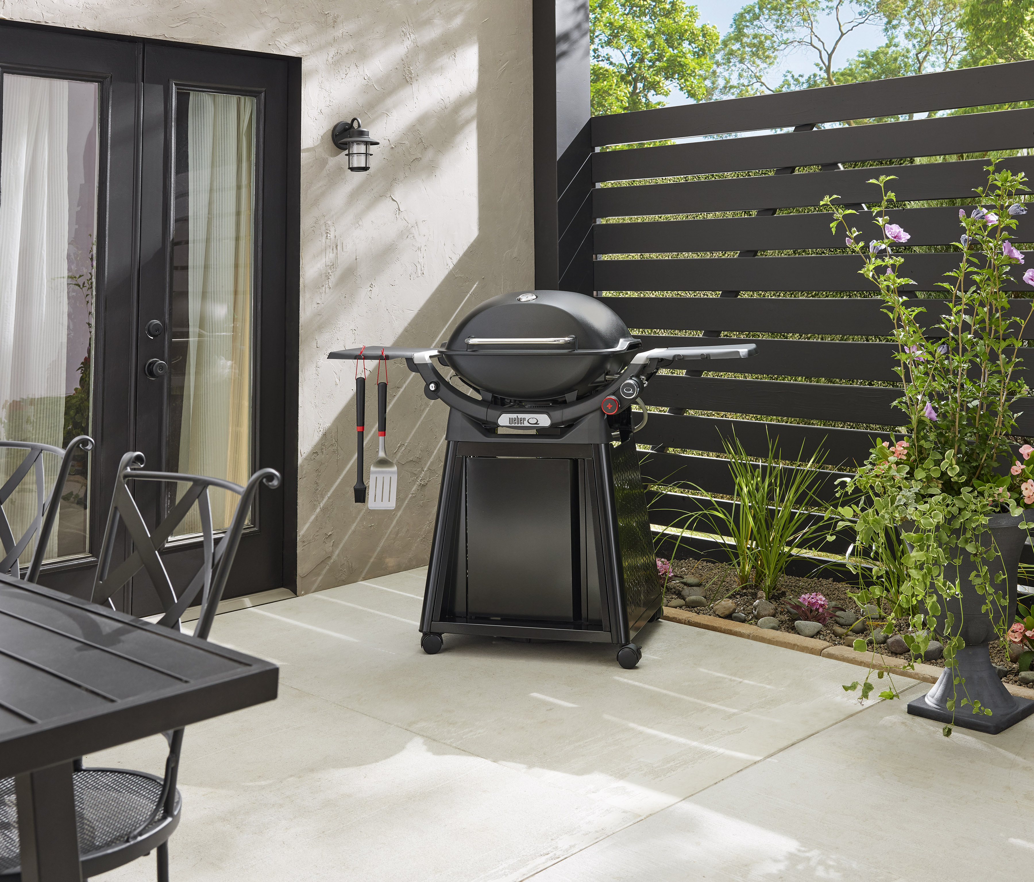 Weber Q3200N+ Gasgrill mit Rollwagen